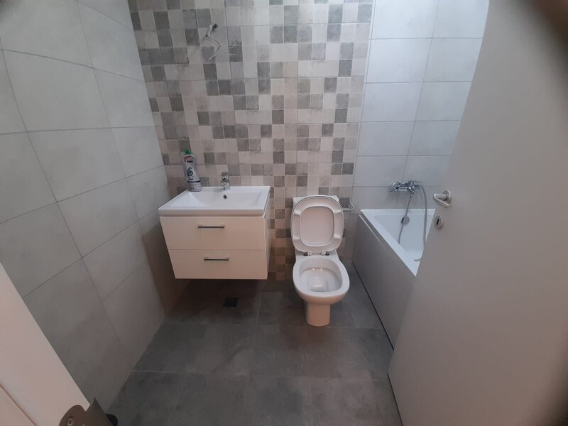 Militari, Iuliu Maniu, complex Auchan