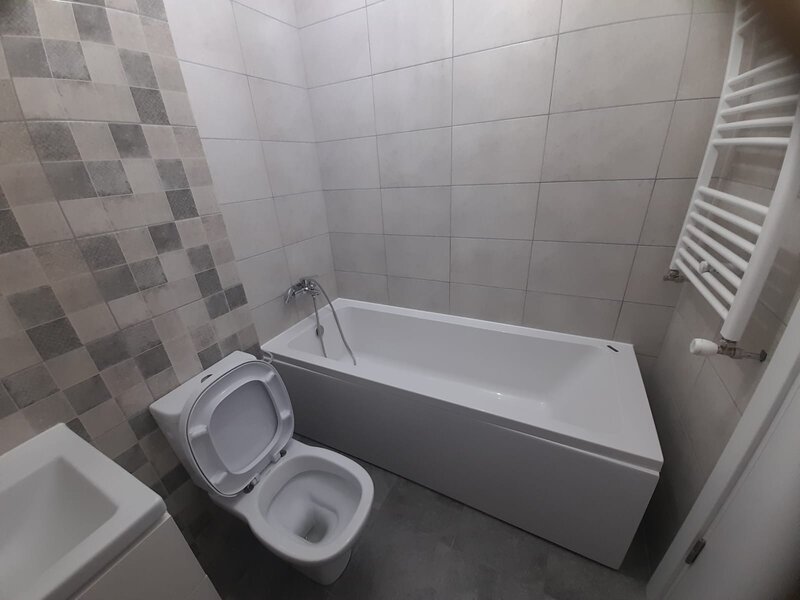 Militari, Iuliu Maniu, complex Auchan