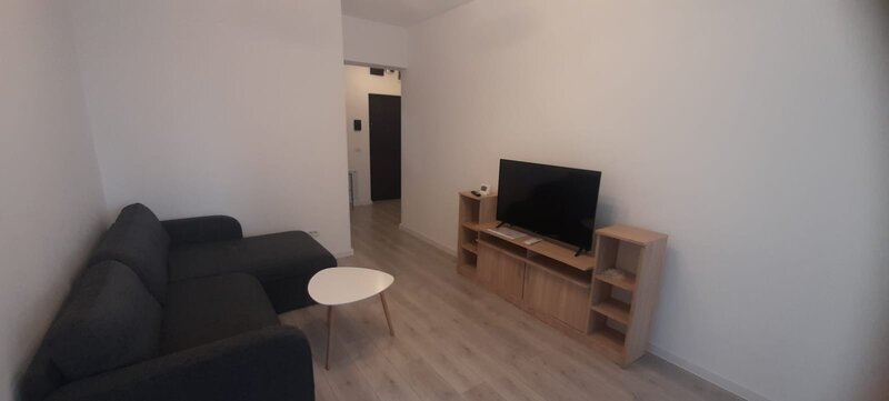 Militari, Iuliu Maniu, complex Auchan